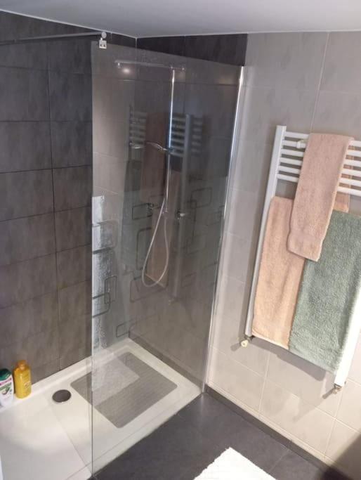 Appartement Cosy Avec Jardin Vaux-Sur-Seine Exteriör bild