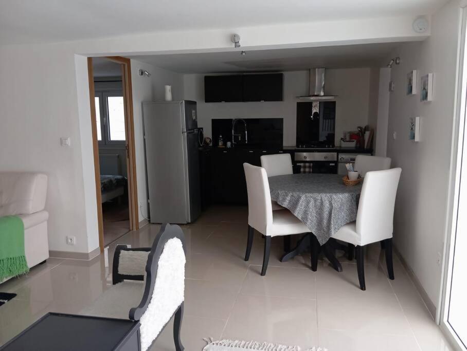 Appartement Cosy Avec Jardin Vaux-Sur-Seine Exteriör bild